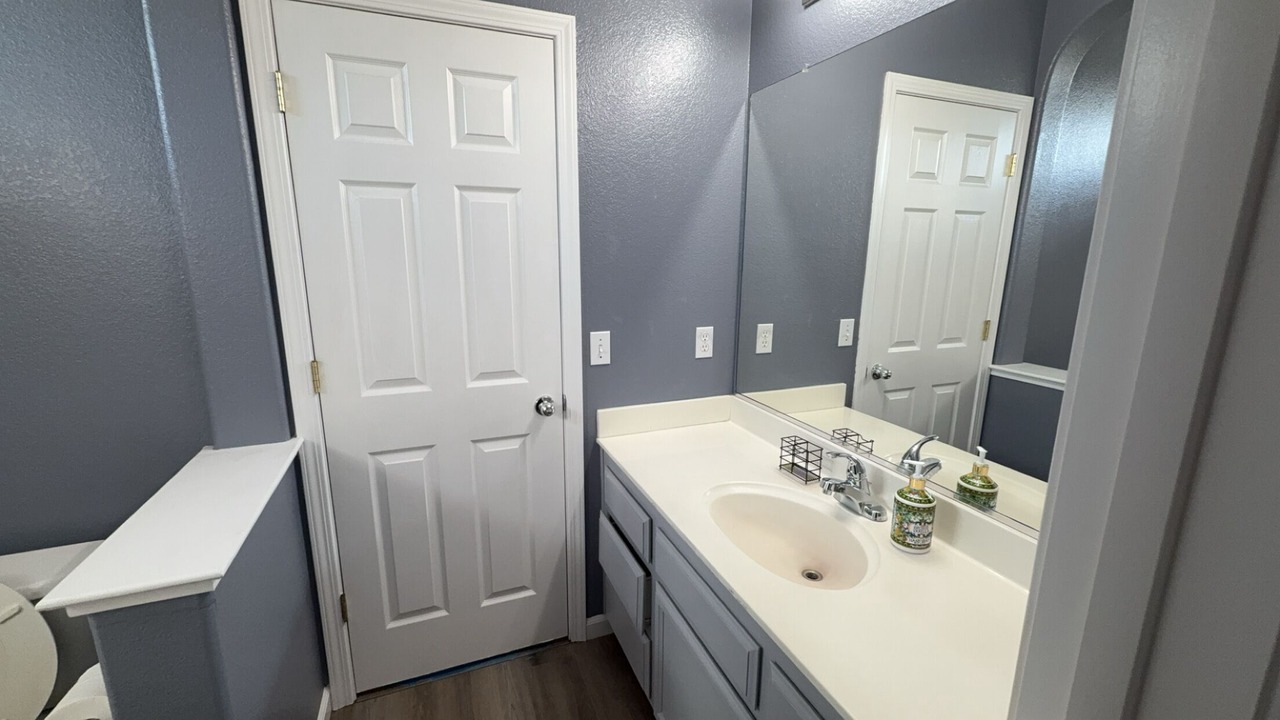 Photo of Bathroom in Hood