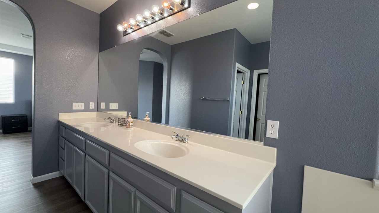Photo of Bathroom in Hood