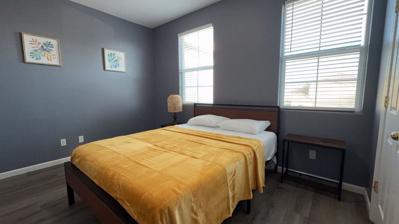Photo of Bedroom in Hood