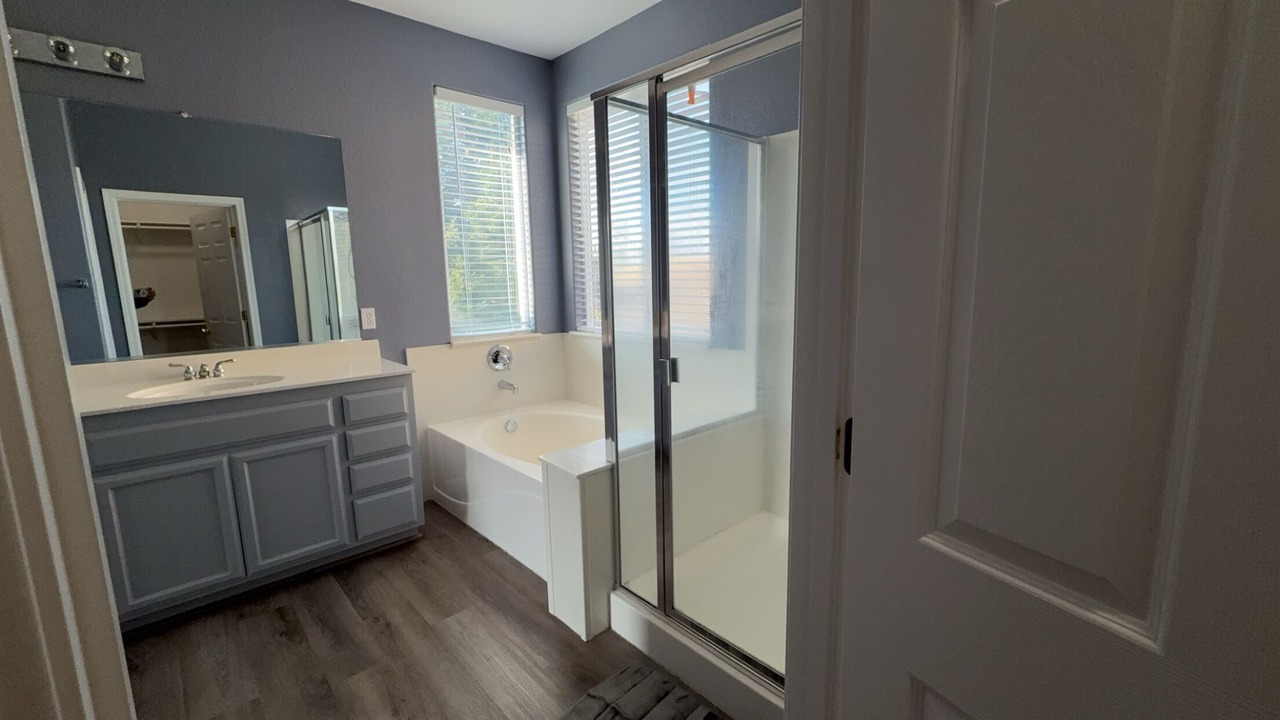 Photo of Bathroom in Hood