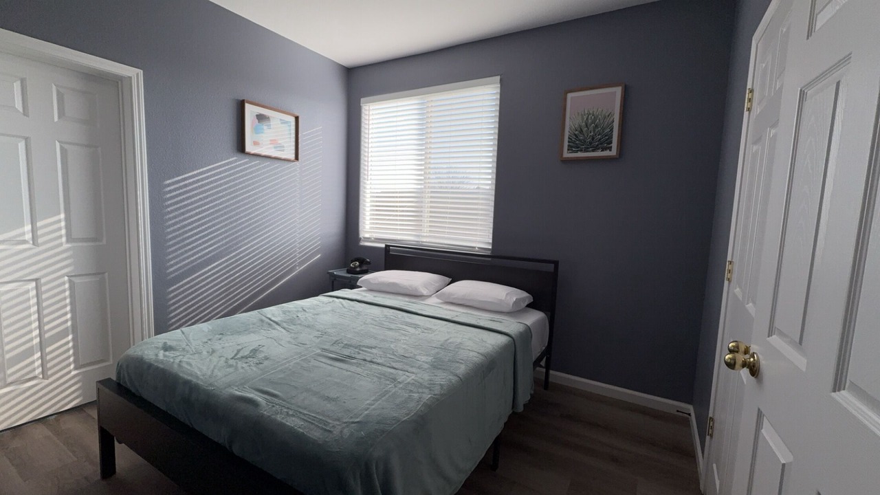 Photo of Bedroom in Hood