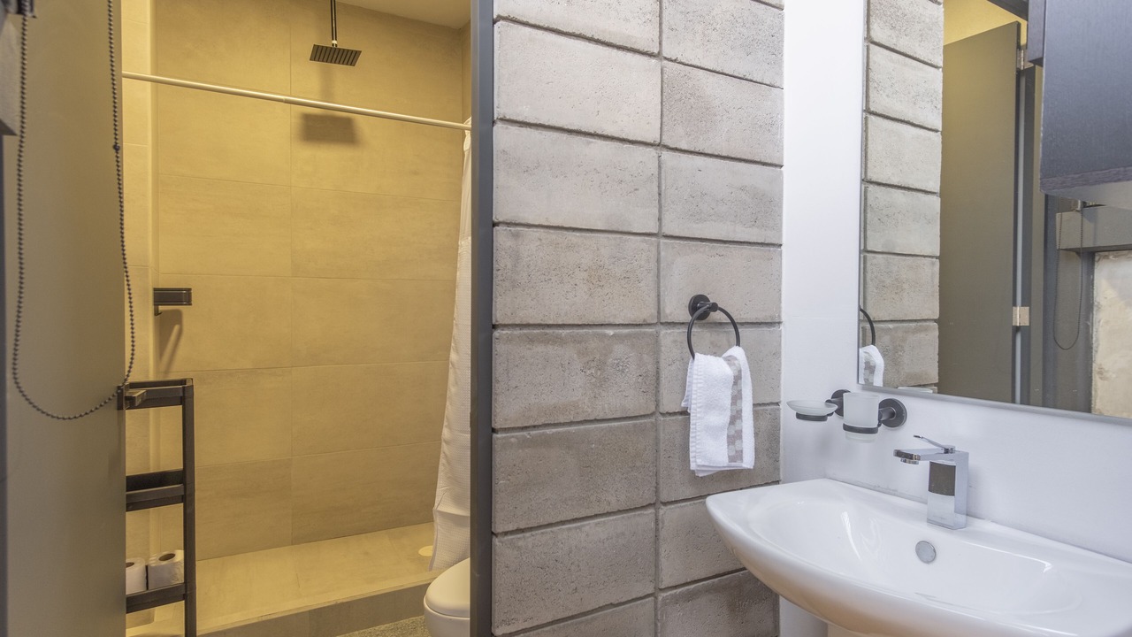 Photo of Bathroom in Anahuac