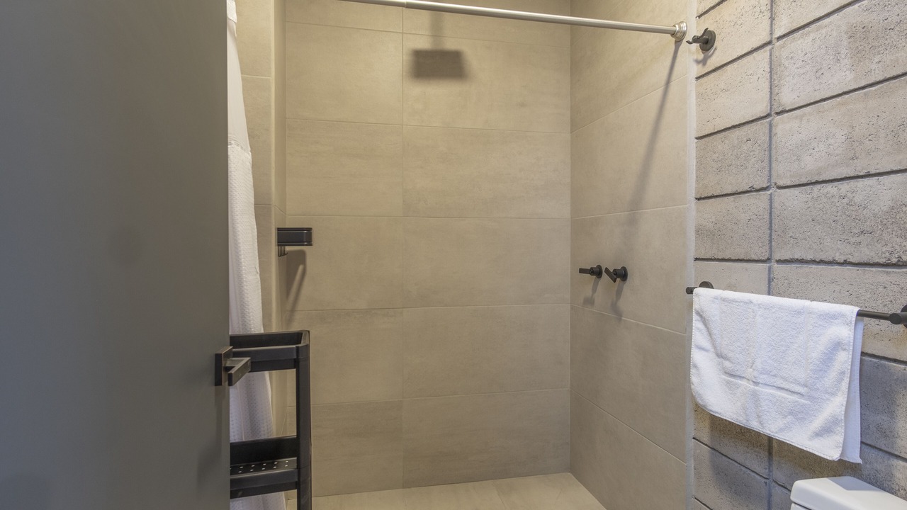 Photo of Bathroom in Anahuac
