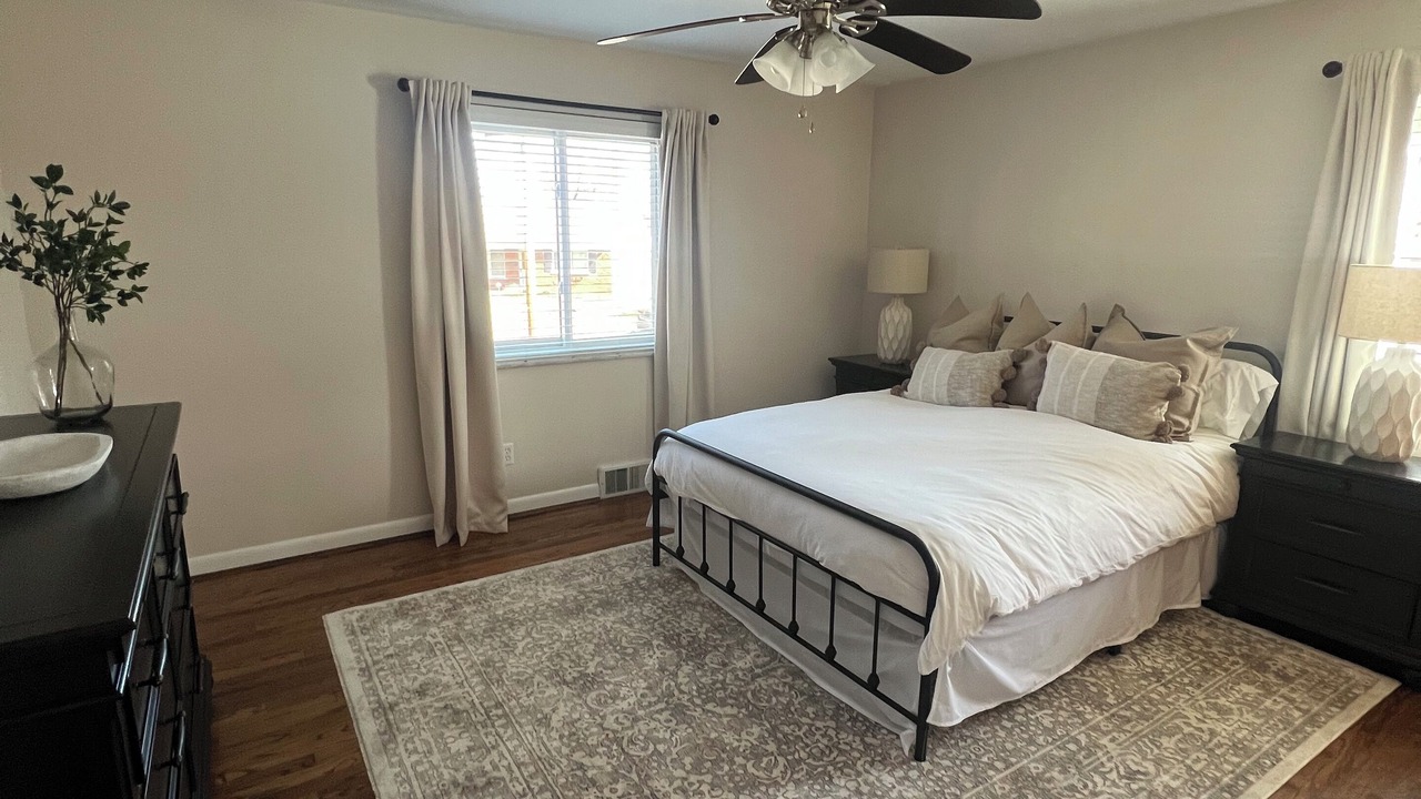 Photo of Bedroom in Roselawn Finance