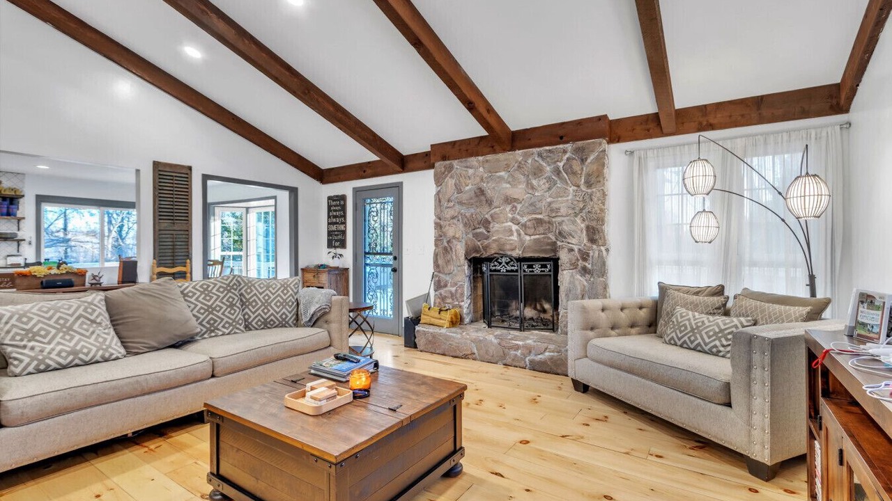 Photo of Livingroom in Greenville - Spartanburg