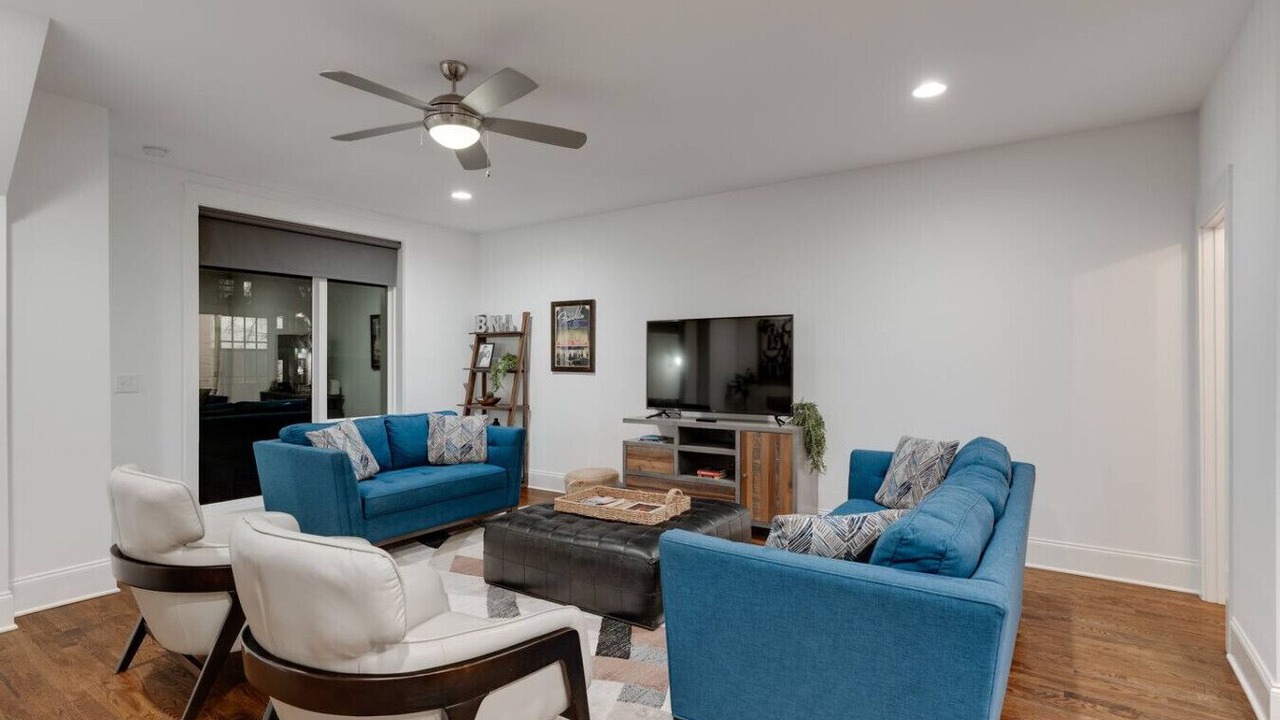 Photo of Livingroom in Berry Hill