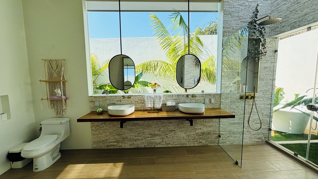 Photo of Bathroom in Raquet Club