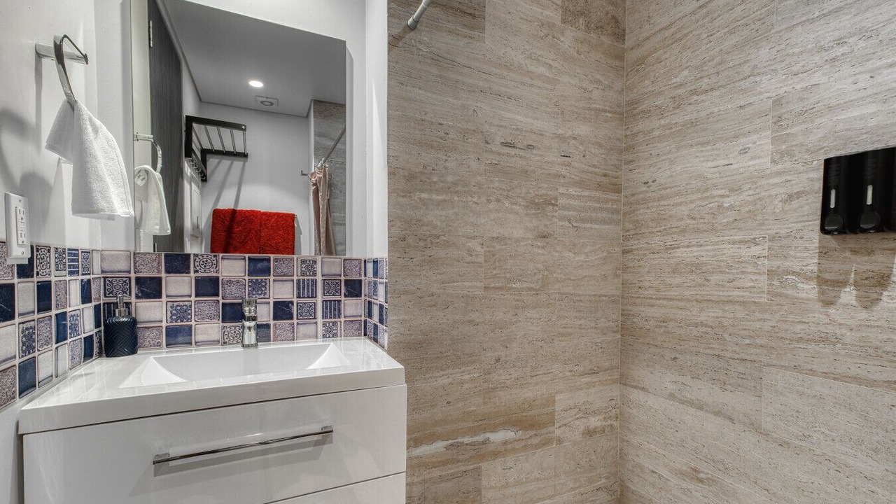 Photo of Bathroom in Anahuac