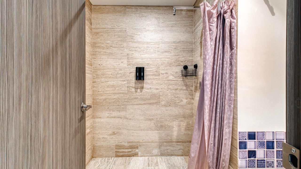 Photo of Bathroom in Anahuac