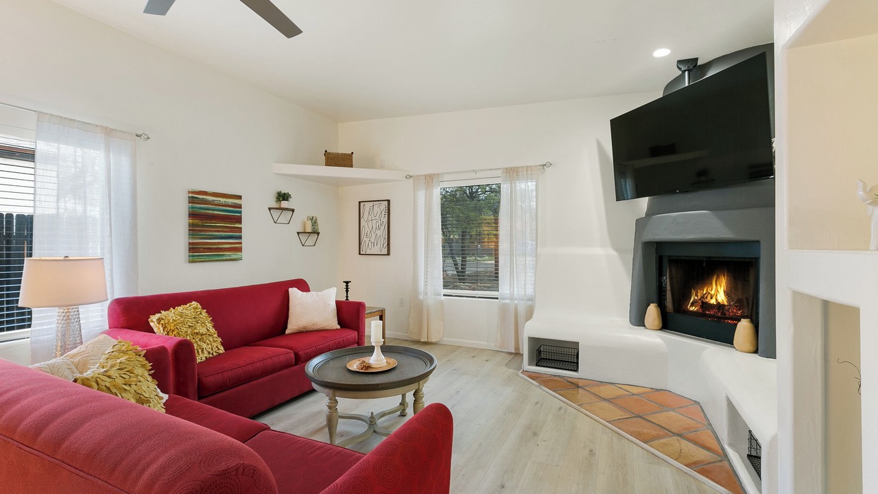 Photo of Livingroom in Blenman-Elm