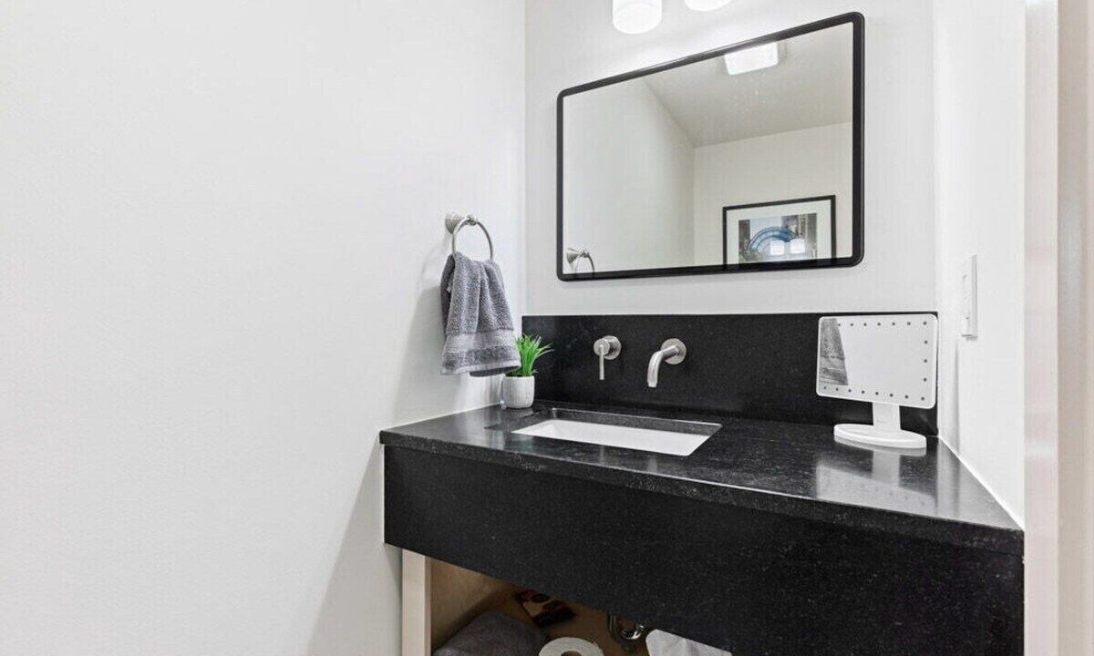 Photo of Bathroom in Babe Denny