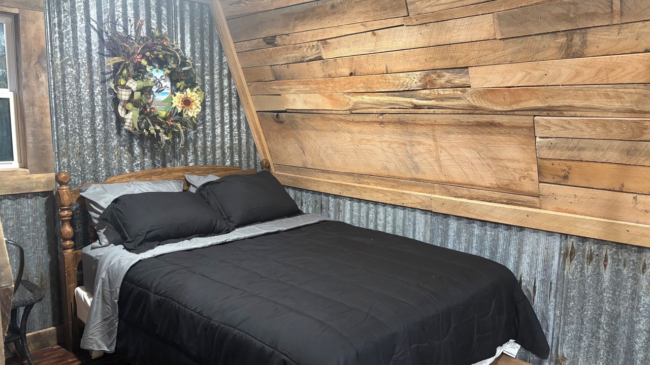 Photo of Bedroom in Miller City