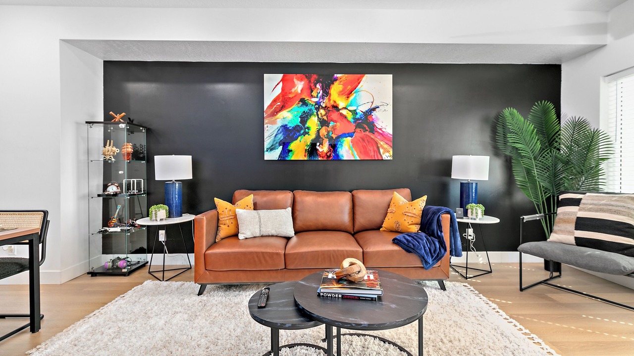 Photo of Livingroom in People's Freeway