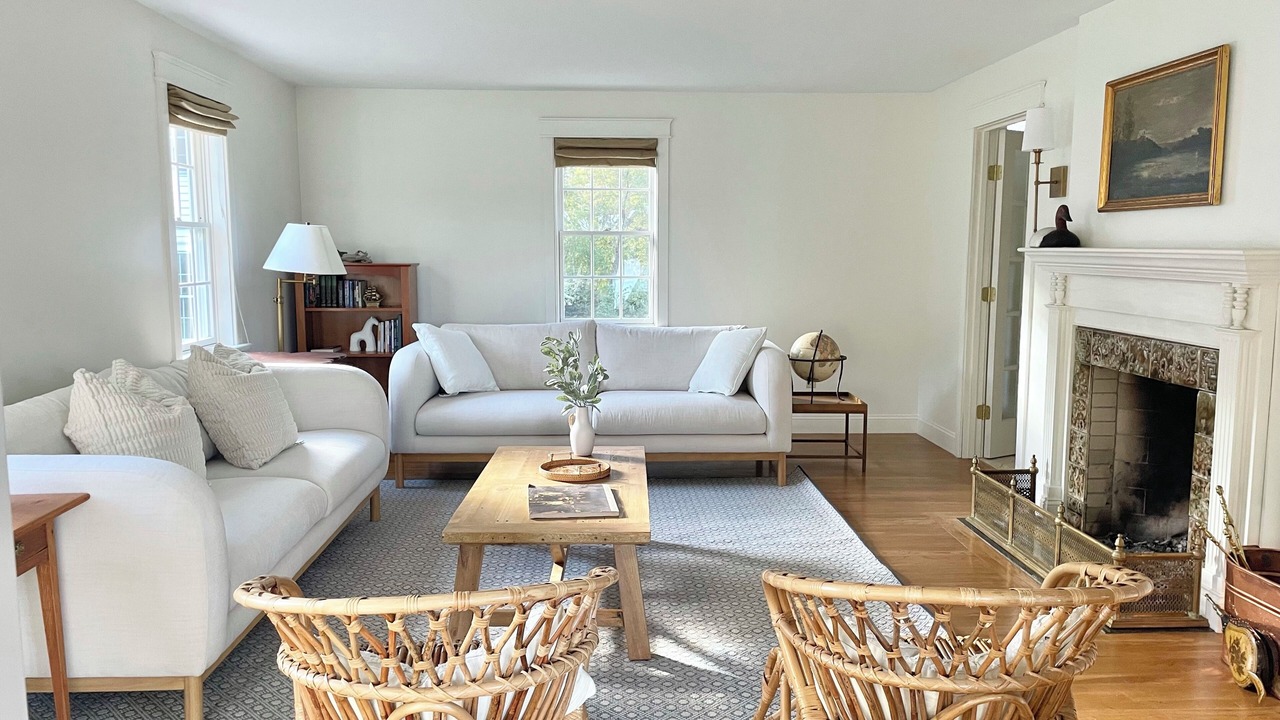 Photo of Livingroom in Mid-Coast and Islands
