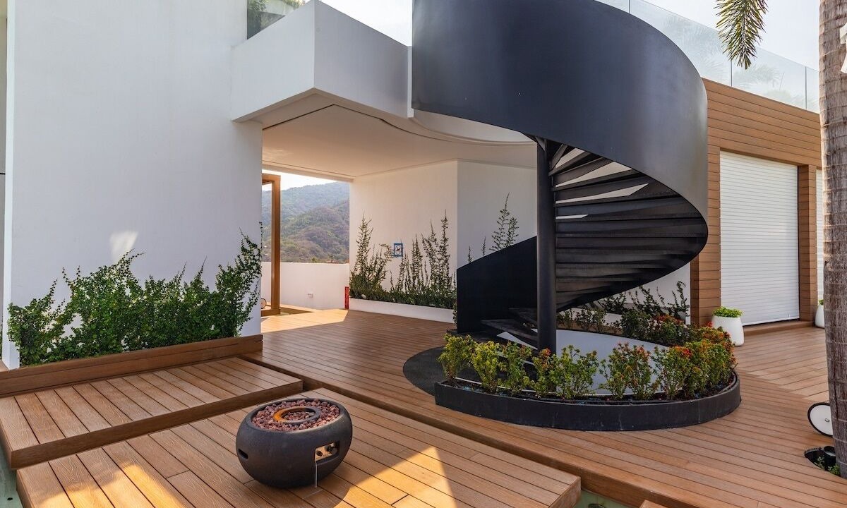 Photo of Patio Balcony in Romantic Zone