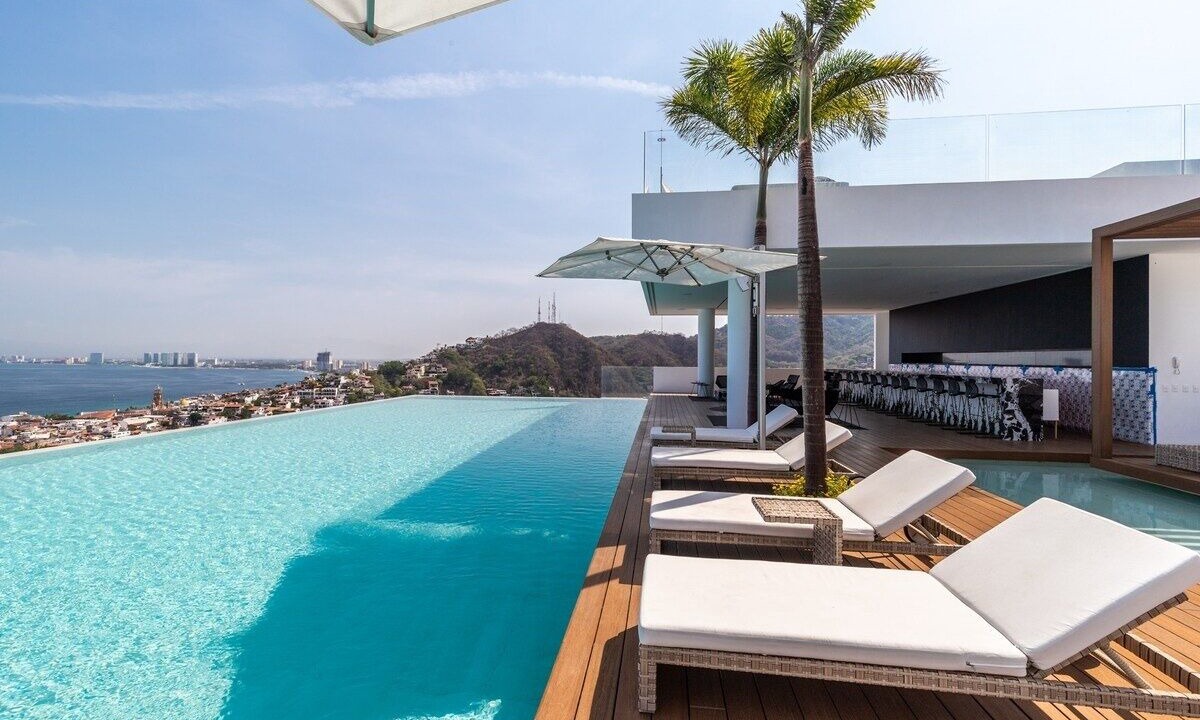 Photo of Outdoor in Romantic Zone