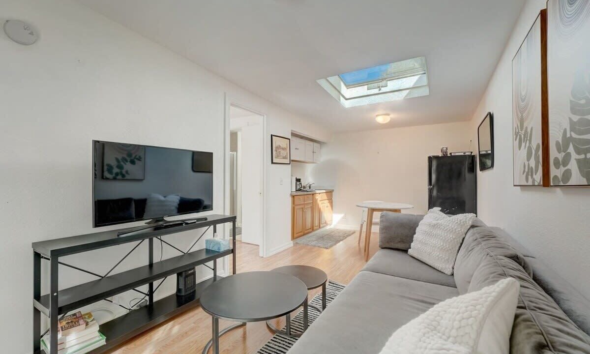 Photo of Livingroom in Downtown North