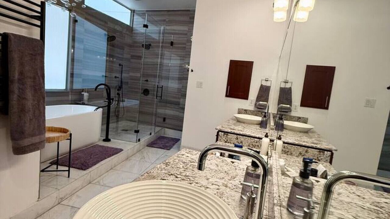 Photo of Bathroom in Deep Ellum