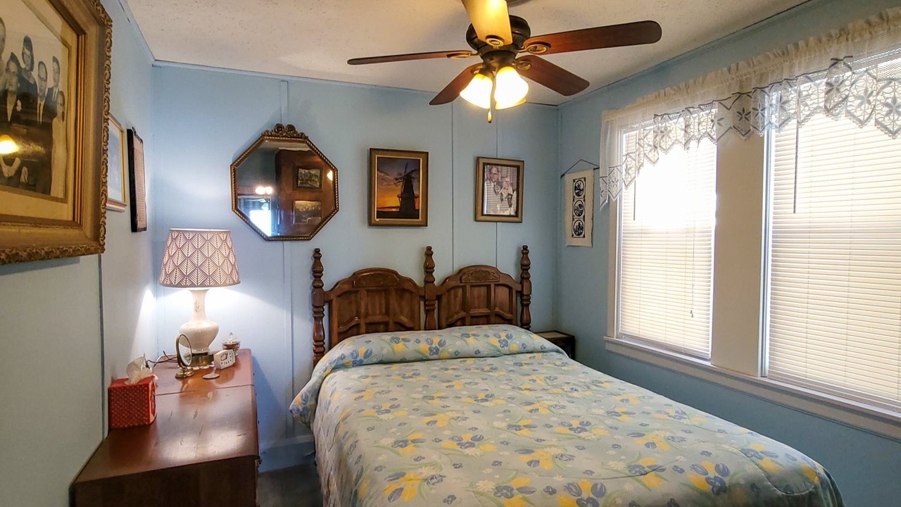 Photo of Bedroom in Lakeside