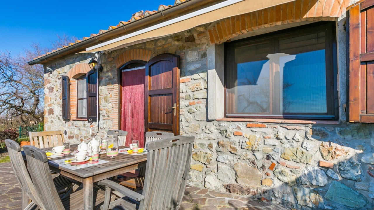 Photo of Patio Balcony in Castellina Marittima