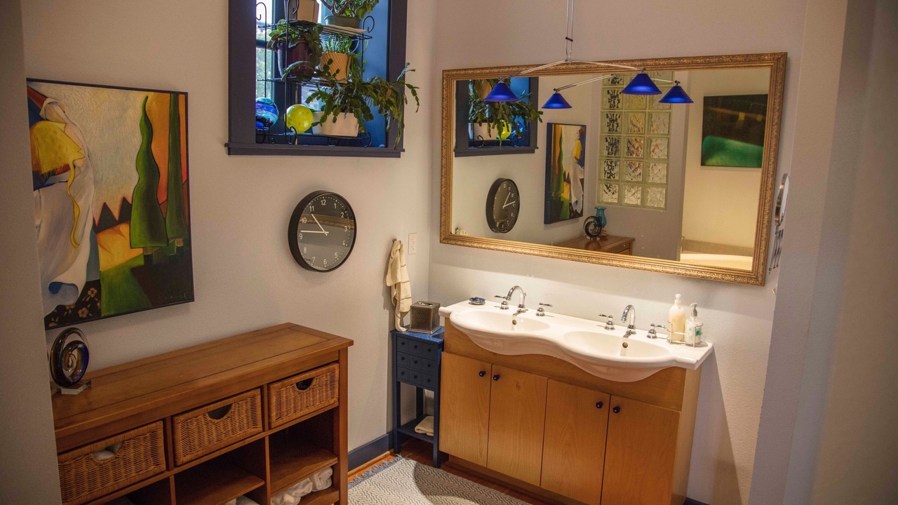 Photo of Bathroom in Central Area