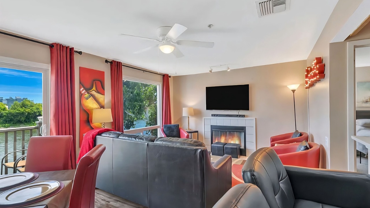 Photo of Livingroom in North Capitol
