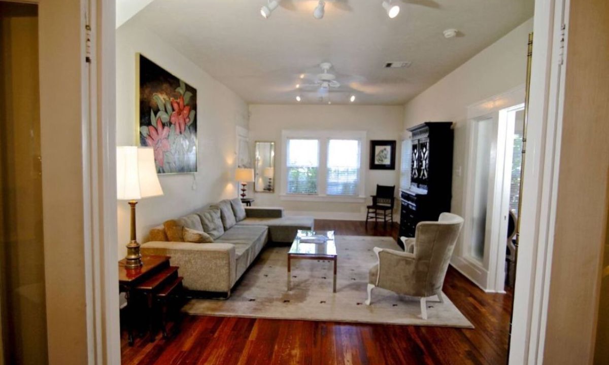 Photo of Livingroom in Neartown