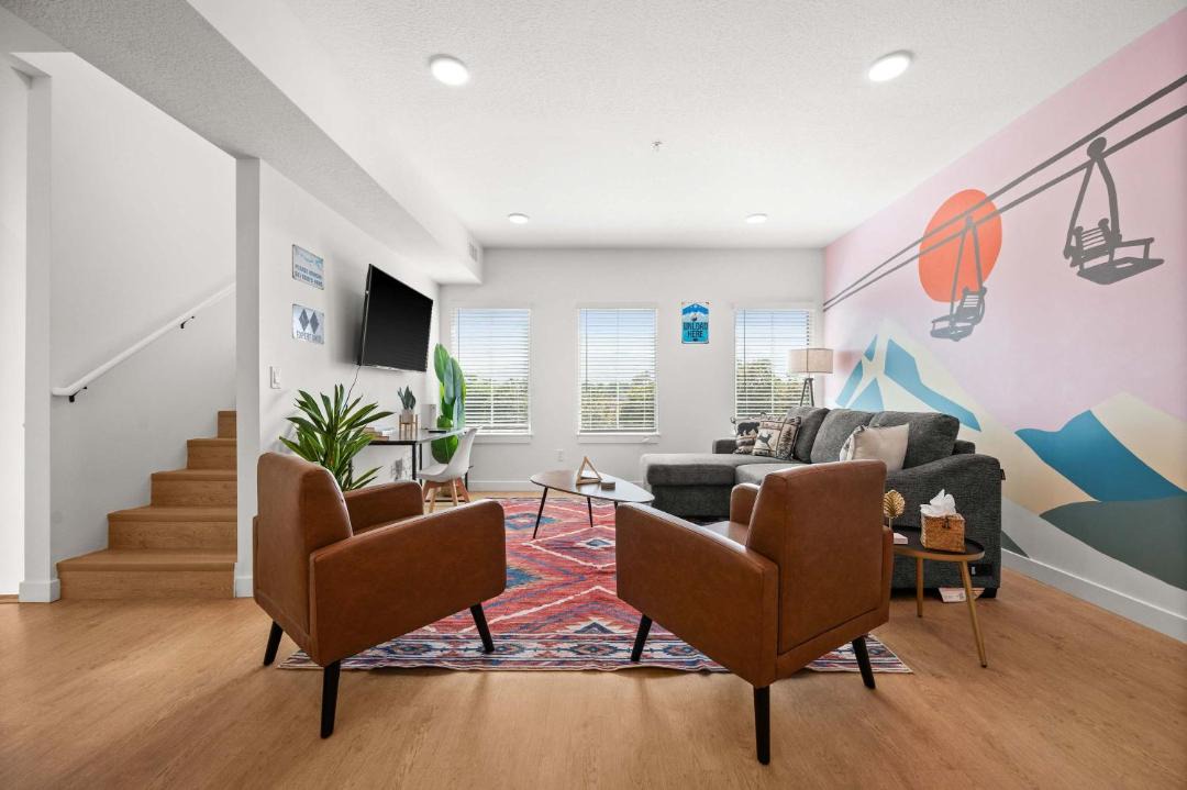 Photo of Livingroom in People's Freeway
