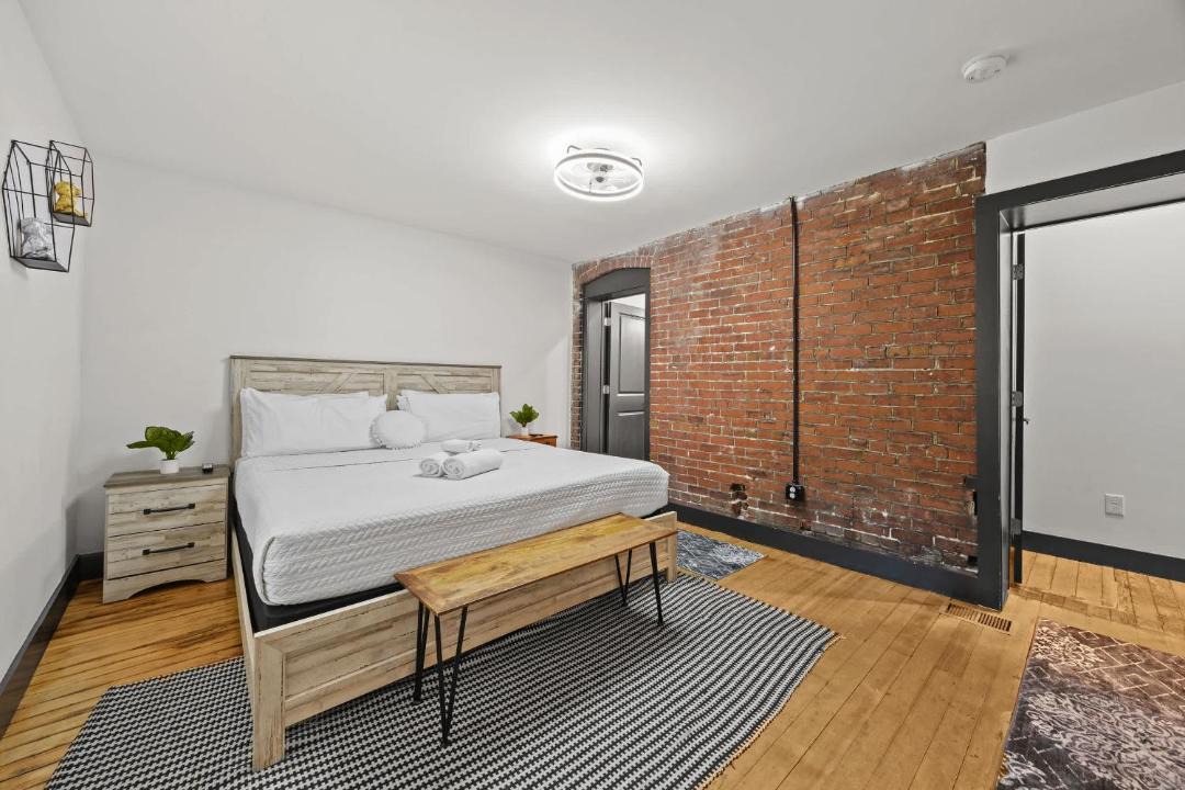 Photo of Bedroom in Shelby Park