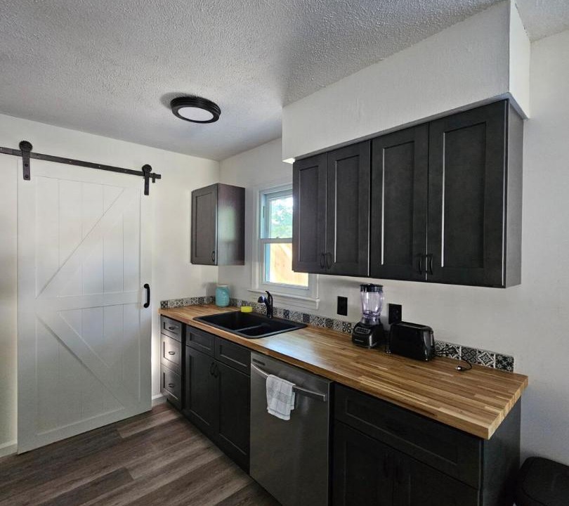 Photo of Kitchen in Mentor Headlands