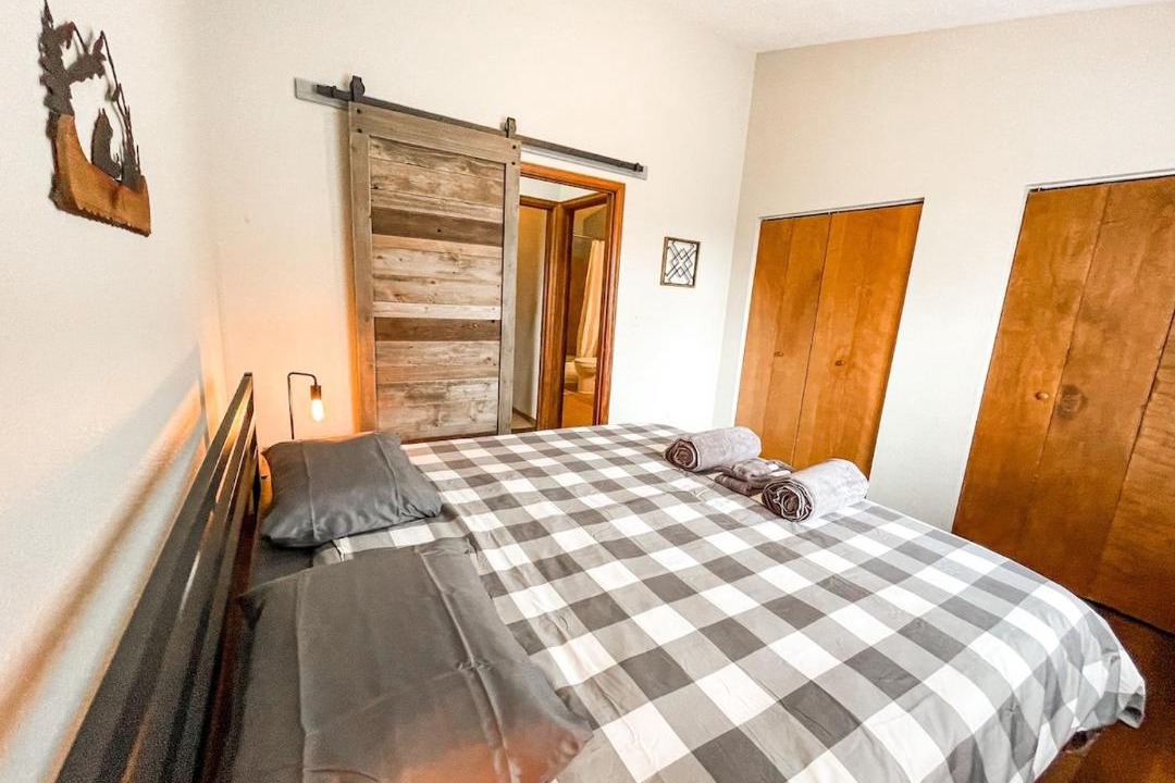 Photo of Bedroom in Divide