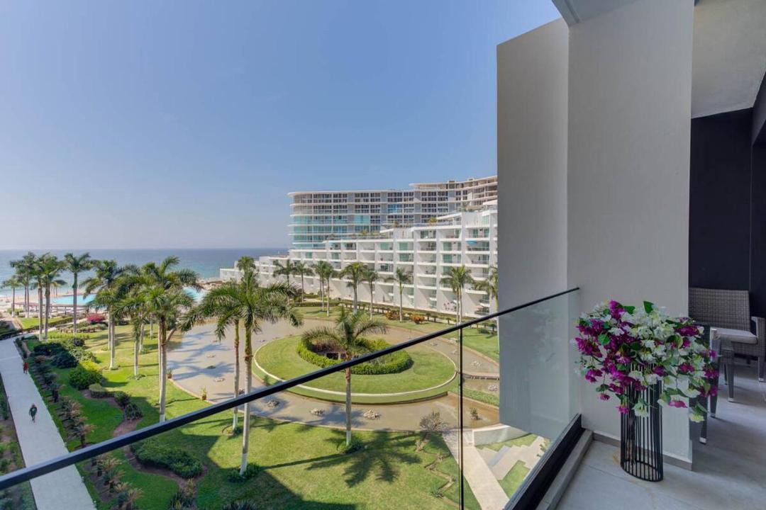 Photo of Patio Balcony in Flamingos