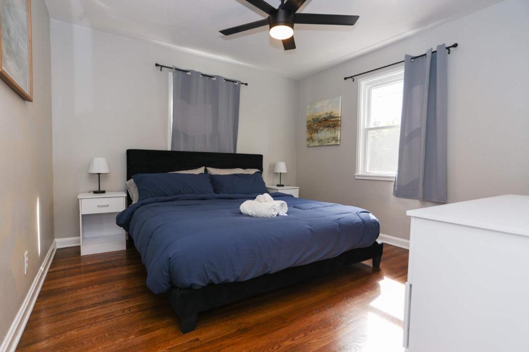 Photo of Bedroom in Roselawn Finance