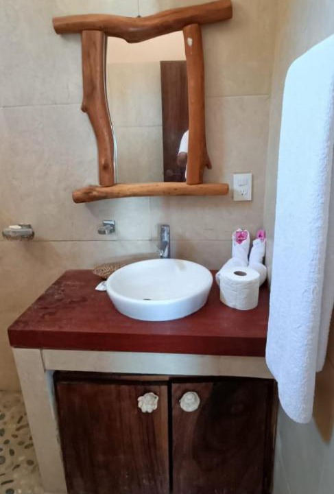 Photo of Bathroom in Chimo