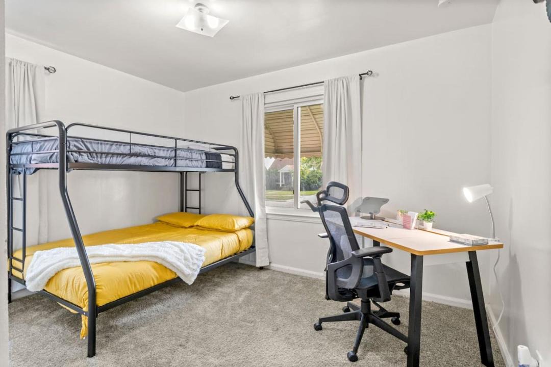 Photo of Bedroom in Dearborn Heights