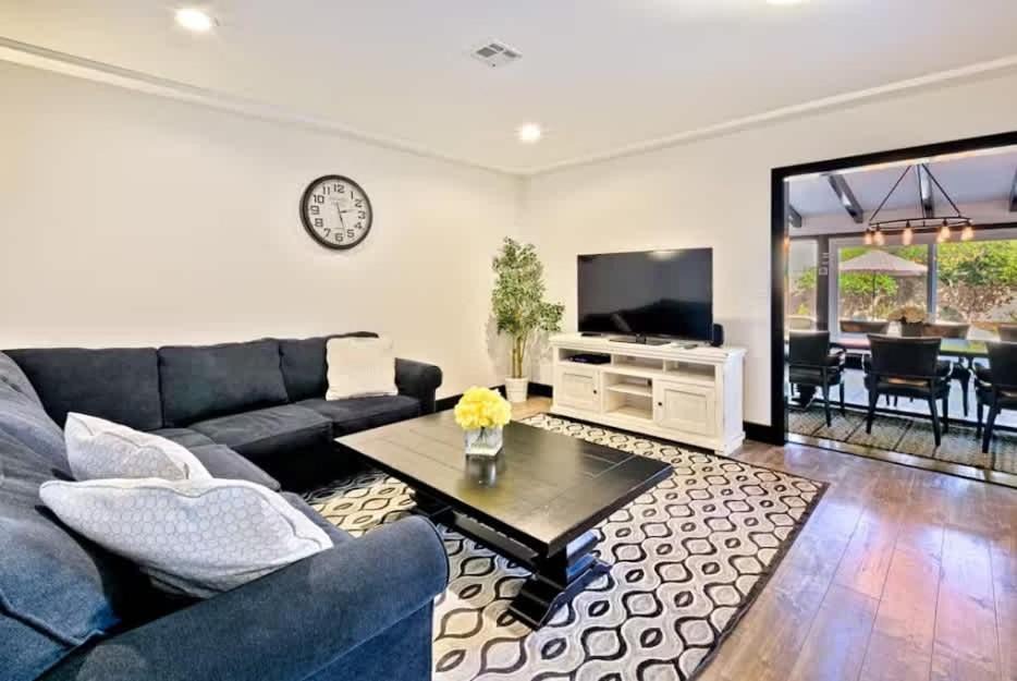 Photo of Livingroom in Anaheim Colony Historic District