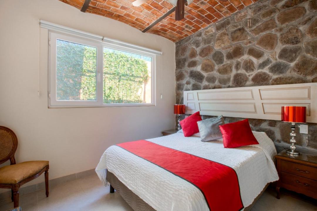 Photo of Bedroom in Raquet Club