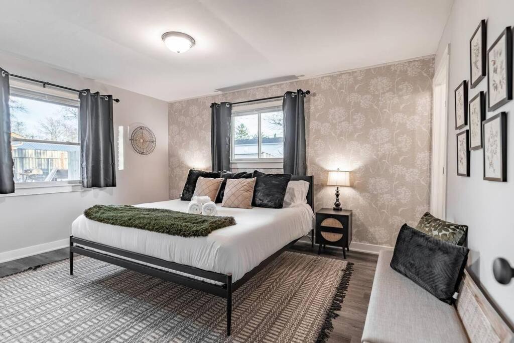 Photo of Bedroom in Greenwood