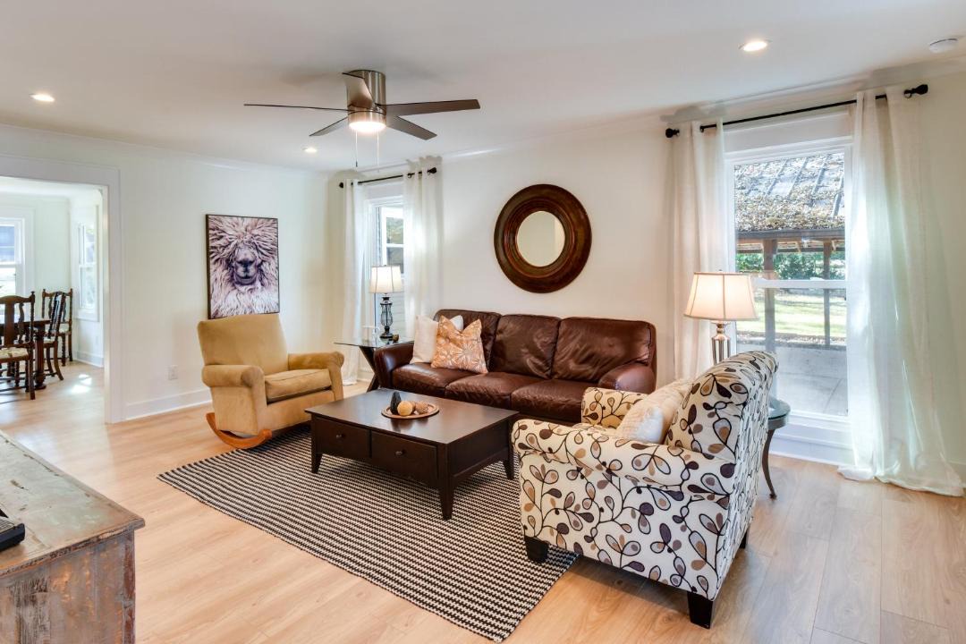 Photo of Livingroom in Travelers Rest