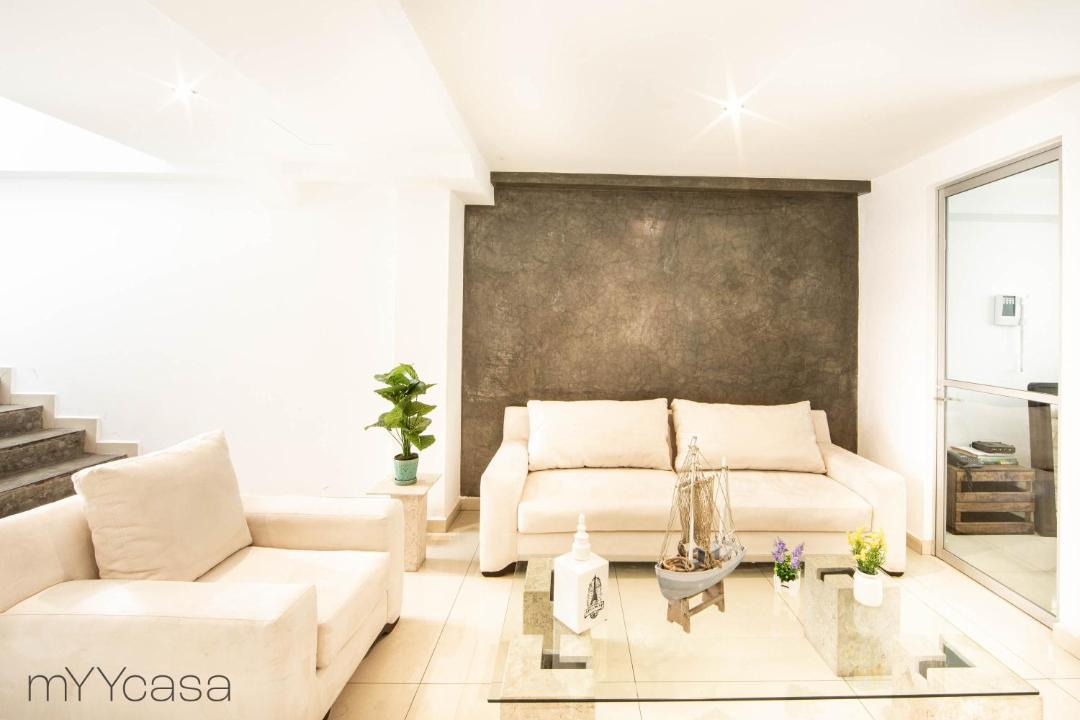 Photo of Livingroom in Anahuac