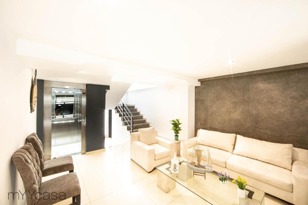 Photo of Livingroom in Anahuac