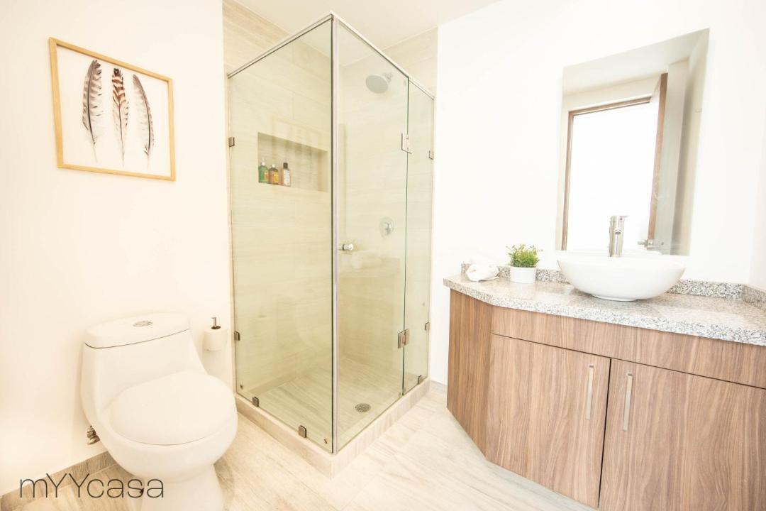 Photo of Bathroom in Anahuac