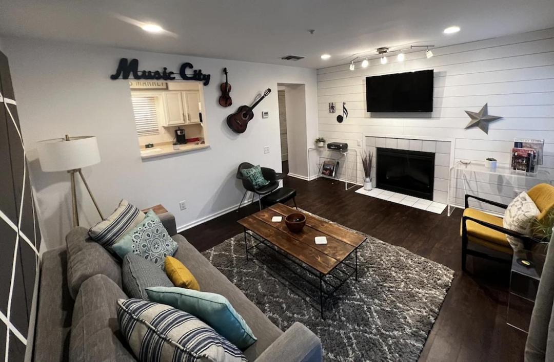 Photo of Livingroom in North Capitol
