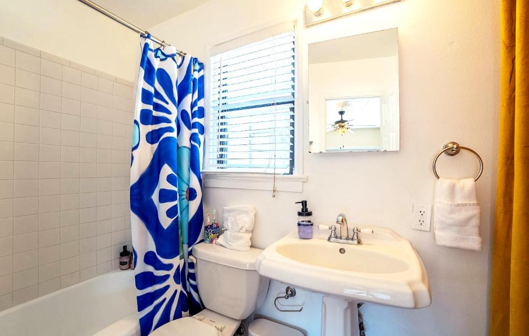 Photo of Bathroom in Sam Hughes