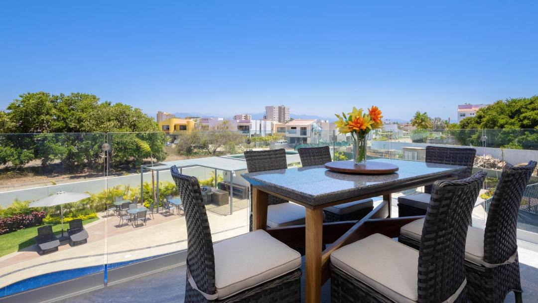 Photo of Patio Balcony in Flamingos