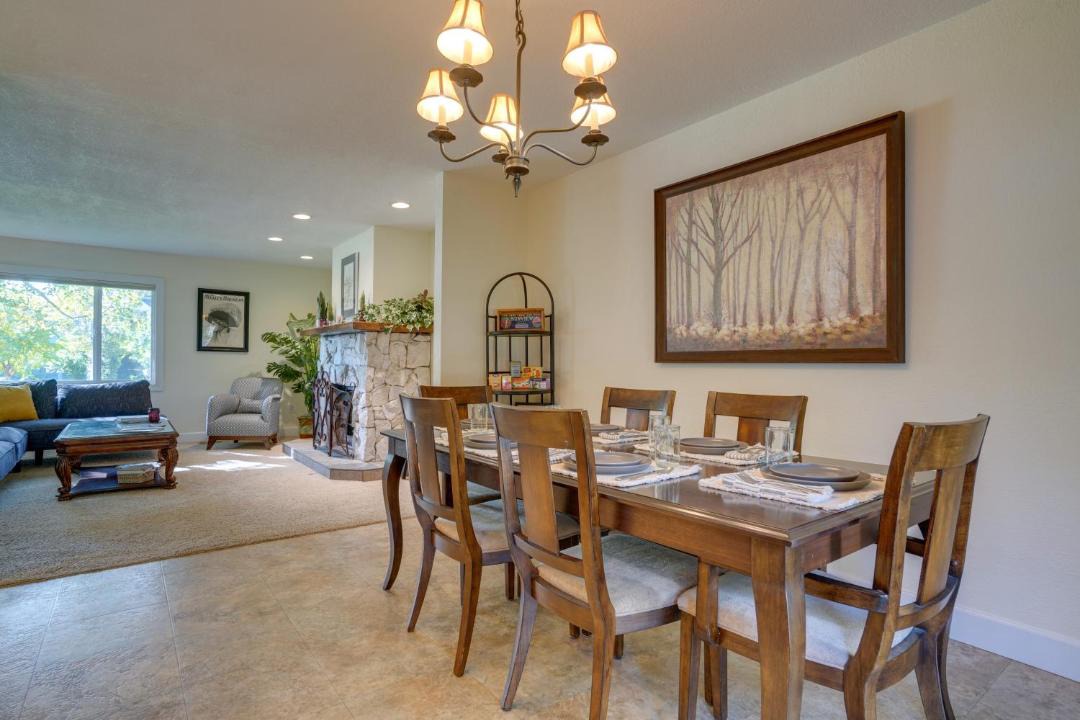 Photo of Livingroom in Old Seward - Oceanview