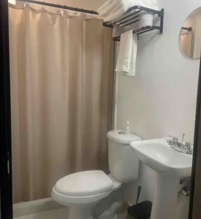 Photo of Bathroom in Anahuac