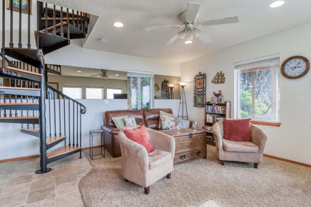 Photo of Livingroom in Beverly Beach