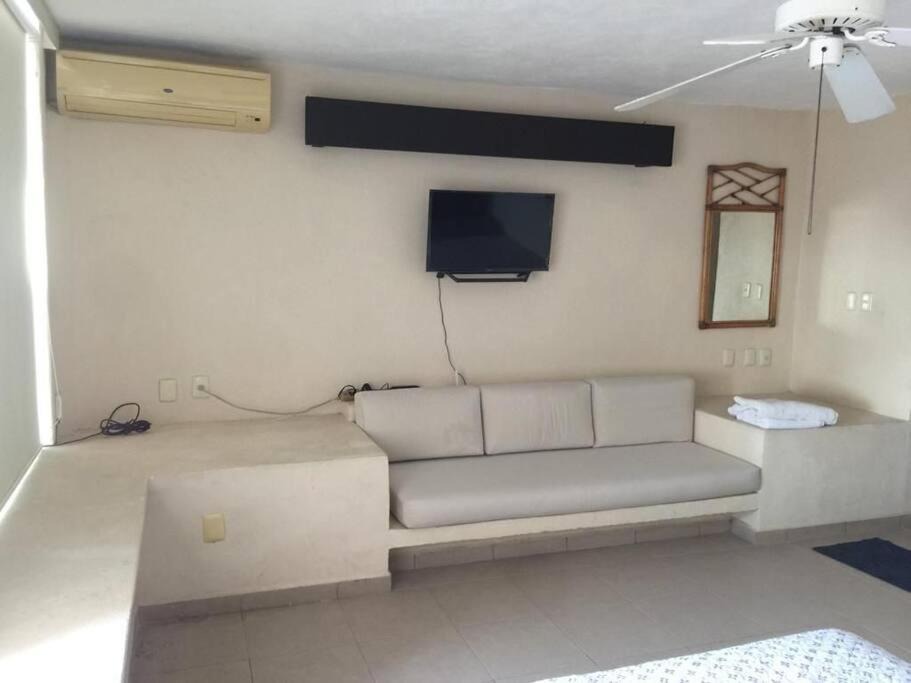 Photo of Livingroom in Lomas de Costa Azul