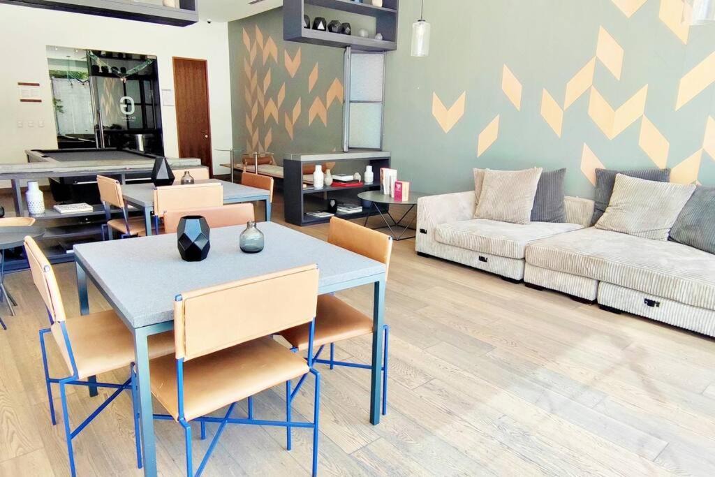 Photo of Livingroom in Anahuac